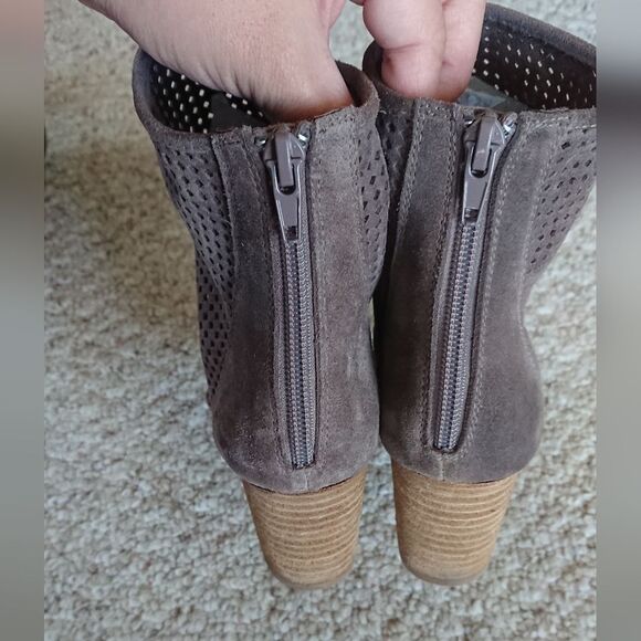 Jeffrey Campbell Jenelle Perfed taupe suede Boot size 6.5 - Picture 7 of 9